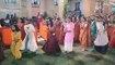 नवरात्र के पहले दिन गरबा में थिरके कदम, देखें Video