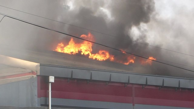 충북 진천 종이상자 공장에서 불...1명 화상 입어 / YTN
