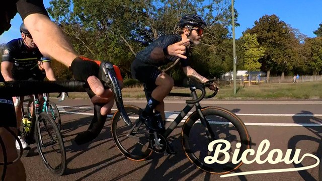 Ces cyclistes font la course à Longchamp et... dans les rues de Paris, via l'appli Strava