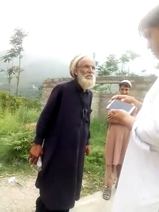Pathan_old_man_in_angry_mood_funny(480p)