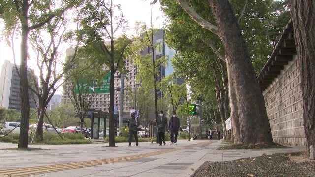 [날씨] 출근길 쌀쌀, 내륙 짙은 안개...한낮 늦더위, 서울 28℃ / YTN