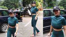 Malaika Arora Green Outfit में पहुंची Yoga Studio, Hot Look में हुईं Spot, Viral Video *Bollywood