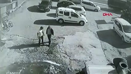 Oto yıkamacıdaki hırsızlık anı kameraya yansıdı