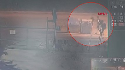 Tải video: Polisevine saldıran teröristlerin olay öncesine ait görüntüleri ortaya çıktı