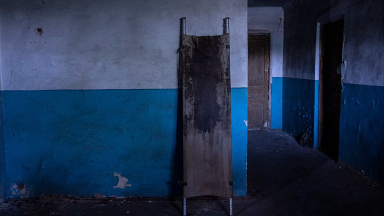 Ukrainische Polizei zeigt verlassenes russisches Lazarett