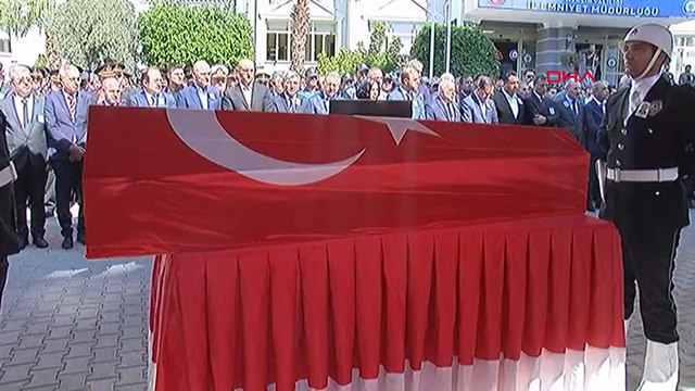 Şehit olan polis memuru Sedat Gezer için İl Emniyet Müdürlüğü önünde tören düzenlendi