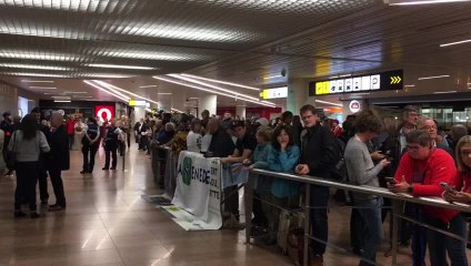 Le nouveau champion du monde Remco Evenepoel accueilli en héros à l'aéroport (4)