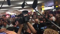 Le nouveau champion du monde Remco Evenepoel accueilli en héros à l'aéroport (6)