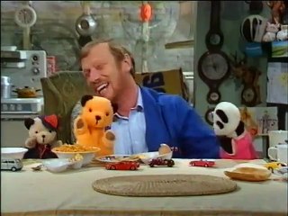 Sooty & Co Elastic Tricks and Speedy Sweep Advert