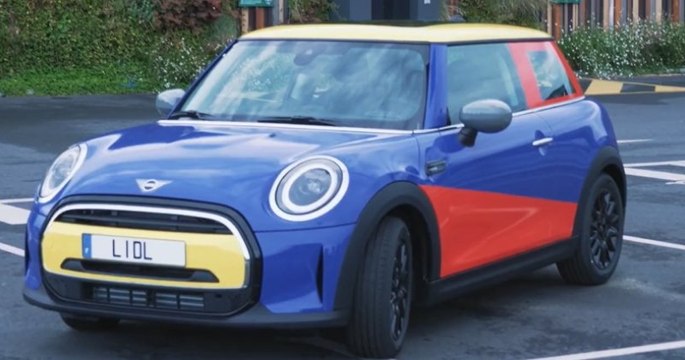 Après les baskets multicolores, Lidl s'apprête à faire gagner trois voitures à ses clients