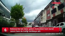 Tek teker giden motorcu tehlike saçtı...O anlar araç kamerasında