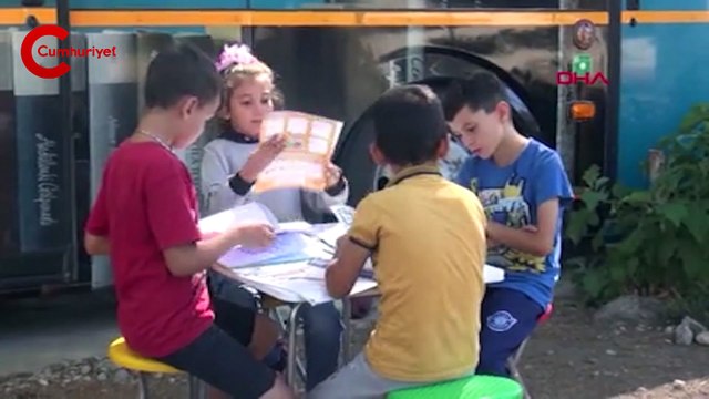 Osmaniye'de Gezici Kütüphane, Köy Okulunda Öğrencilerle Buluştu