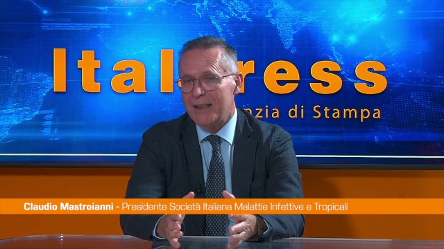 Quarta dose, bisogna farla? Simit: Bisogna assolutamente vaccinarsi