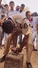 下载视频: Golconda fort 250 kgs iron grip . Telangana Hyderabad city police