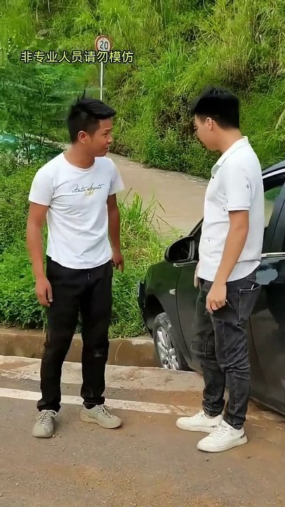 How to quickly switch to four-wheel drive after the front wheel rolled into the ditch #dashcamcn