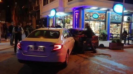 İki otomobilin çarpıştığı kazada 3 kişi yaralandı