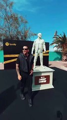 Daddy Yankee emocionado tras recibir una escultura de sí mismo: "Muy agradecido de Chile"