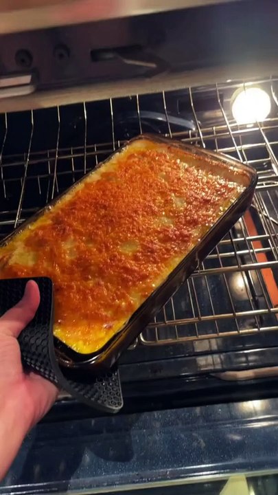 Cheesy Bacon Scalloped Potatoes - Everyday Cooking Recipes #EverydayCookingRecipes