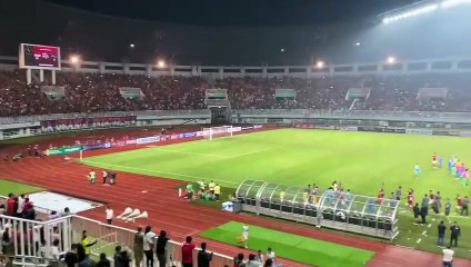 Dramatis, suasana akhir indonesia curacao 2-1 , SHIN TAE YONG dipuja suporter