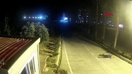 ŞEHİT POLİSİN TERÖRİSTİ ETKİSİZ HALE GETİRDİĞİ ANLAR KAMERALARDA