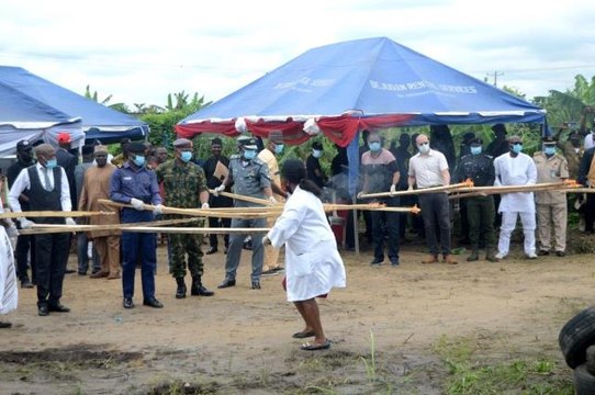 Nijerya'da ele geçirilen 1.8 ton kokain yakılarak imha edildi