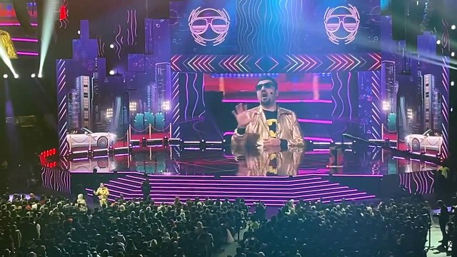 Ahmed Ali Akbar slapping Ahmad Ali Butt at Hum Awards goes viral | 8th Hum Awards 2022 |