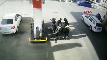 Çaldıkları motosiklete yakıt almak isterken yakalandılar