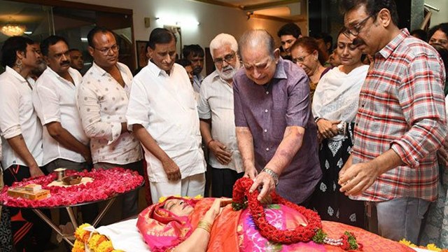 మహేష్ బాబు ఇంట విషాదం.. సూపర్ స్టార్ మహేష్ బాబు తల్లి కన్నుమూత... *Indira Devi | Telugu OneIndia