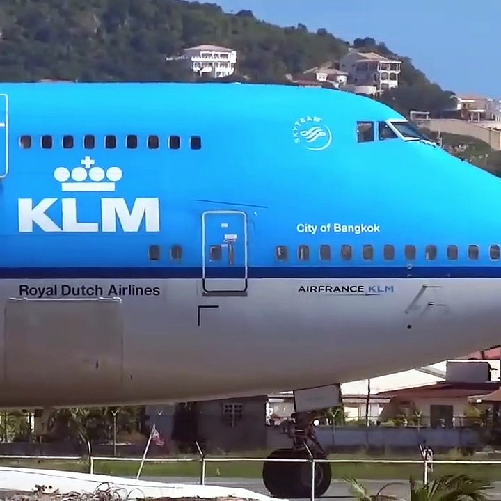 Jet KLM blowing people at Maho Beach