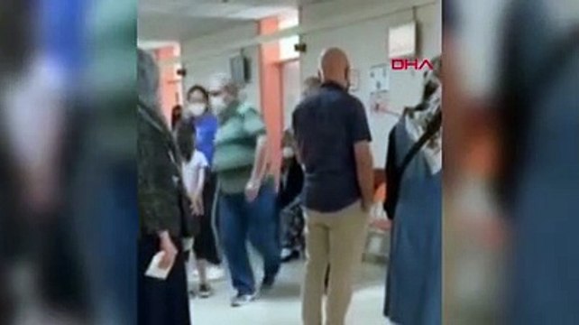 İzmir'de hasta yakını ile doktor arasındaki tartışma kamerada