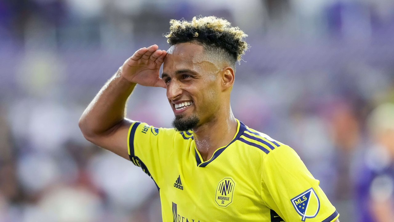 Neue stürmer-alternative für flick? usa-profi würde über atlantik radeln