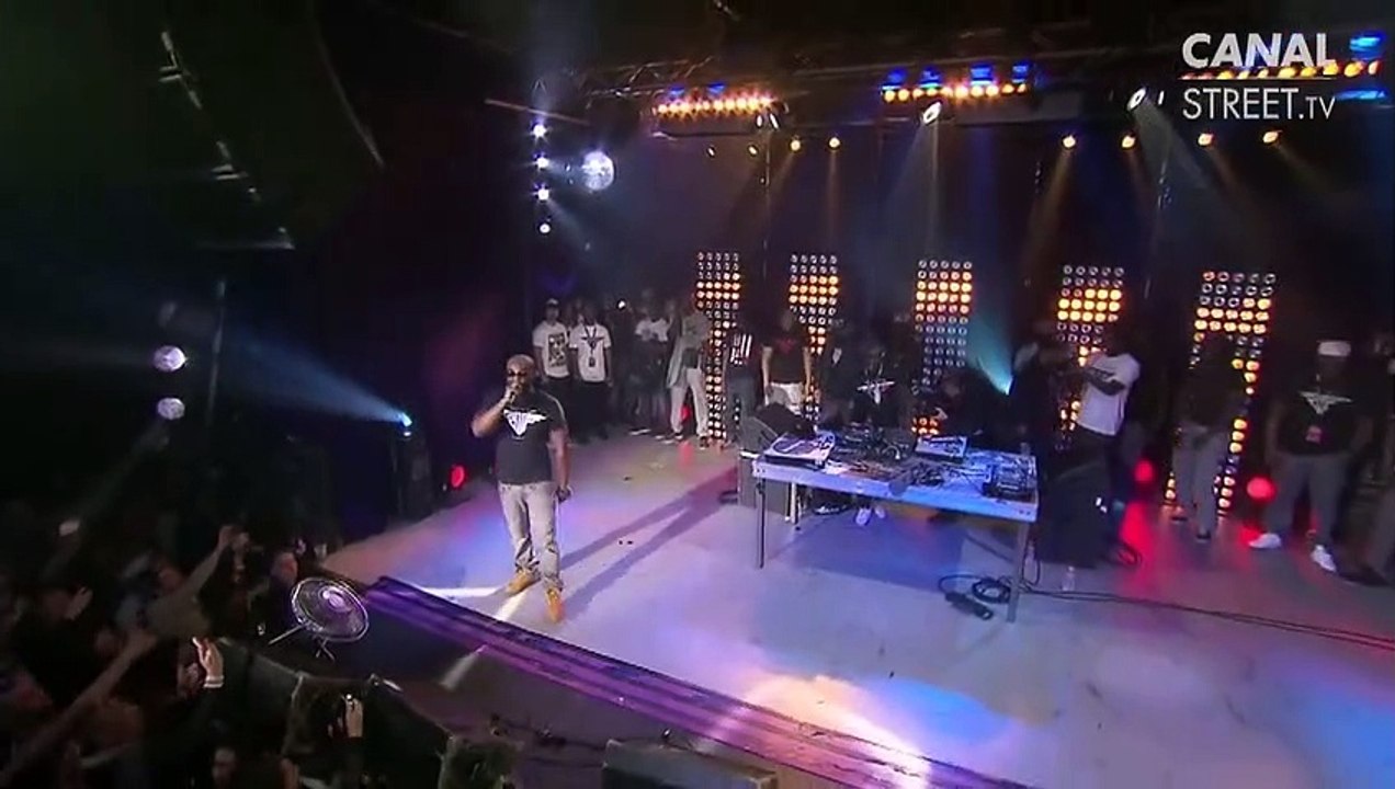 Kaaris chante "Kalash" en live