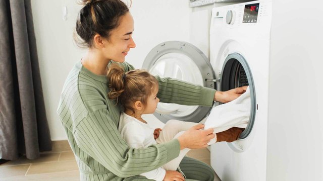 Achtung: Diese 3 Kleidungsstücke waschen wir viel zu selten