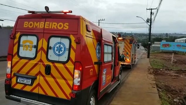 Homem fica ferido ao cair em fosso de seis metros de profundidade em prédio abandonado na Rua Jacarezinho, no Bairro Brasília
