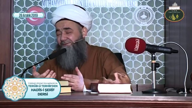 Çin’e Bedduâyı Yapana Değil, Yaptıran Allâh’a ve “Âmîn” Diyen Cemâate Mâl Ederek Dinlersek...