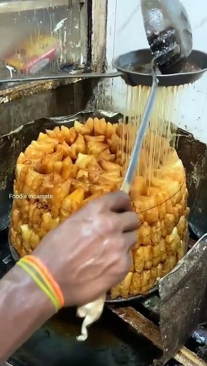 _yemekrehberin __yemekrehberin __yemekrehberin _• _foodie_incarnate Famous Khaja Mithai of Patna----_._Watch the full video on my YouTube channel. Link is in my bio----_.__foodieincarnate _reelitfeelit _reelkarofeelkaro _reelsinstagram _re(
