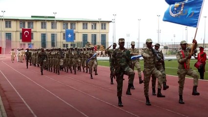 تعرفوا على سر أداء التحية العسكرية بواسطة اليد اليمنى