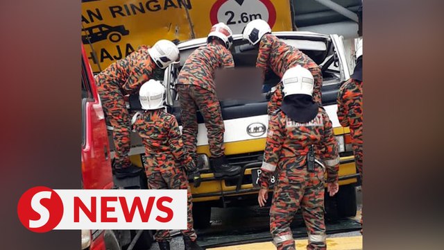 Driver killed after road signboard fell onto his lorry
