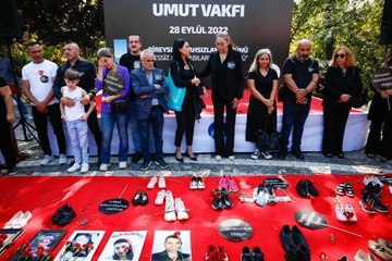 Son dakika haberleri! BİREYSEL SİLAHSIZLANMA GÜNÜ'NDE MAÇKA PARKI'NDA 'SESSİZ AYAKKABILARIN YÜRÜYÜŞÜ'