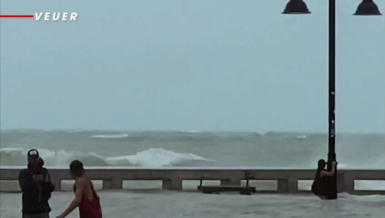 Check Out These People Taking Selfies As Hurric...