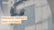 Colegas quebram parede e resgatam operário pendurado em prédio em Guarujá (SP)