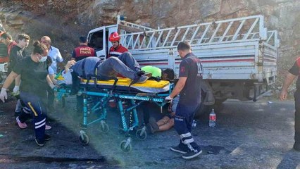 Son dakika haberi | Bodrum'da 4 araç birbirine girdi, ortalık savaş alanına döndü