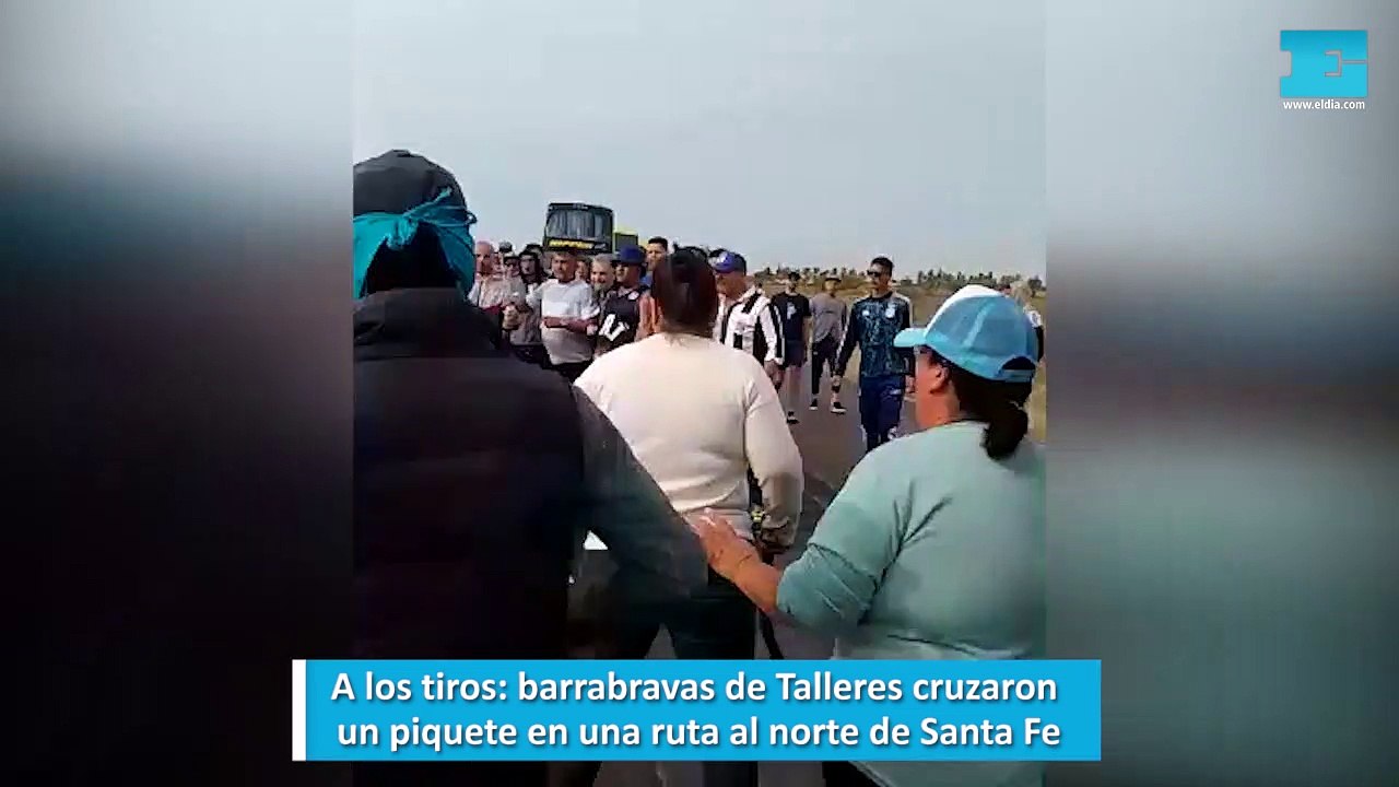 A los tiros, barrabravas de Talleres cruzaron un piquete en una ruta al norte de Santa Fe