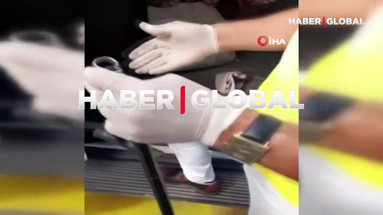 İzmir'de yaşlı dilencinin bastonundan çıkan paralar, hayrete düşürdü
