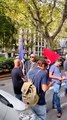 Manifestación de trabajadores de la CGT frente a la residencia Bon Repòs de Barcelona