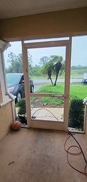 Ian toca tierra en Florida como un huracán potencialmente catastrófico (2)