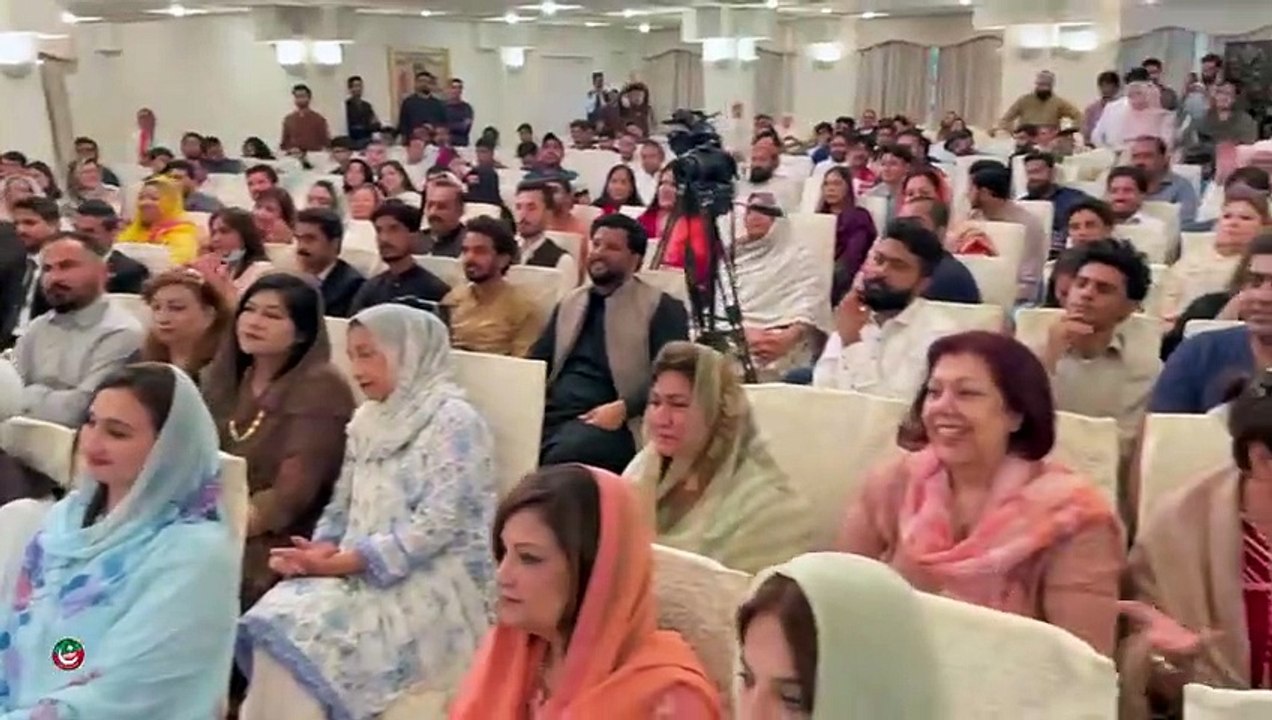 Tum Ho Kon? Meray Tax Ke Paison se Tumhain Tankhwah Milti Hai, Mujhey He Dhamkiyan Lagatay Ho