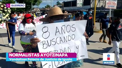 Normalistas de Ayotzinapa hacen destrozos en Iguala, Guerrero