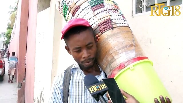 Plizyè moun nan diferan sektè nan rejyon metwoplitèn lan mande demisyon premye minis Ariel Henry