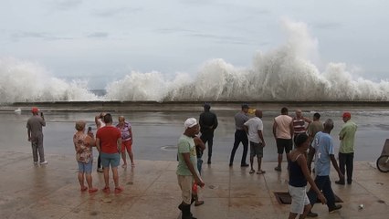 La Habana se queda sin electricidad tras el paso del huracán Ian